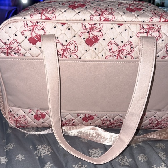 NWT Betsy Johnson Large Pink & Red cherries, coquette Weekender Bag 🎀🍒🎀🍒🎀🍒🎀🍒🎀 - Picture 10 of 10